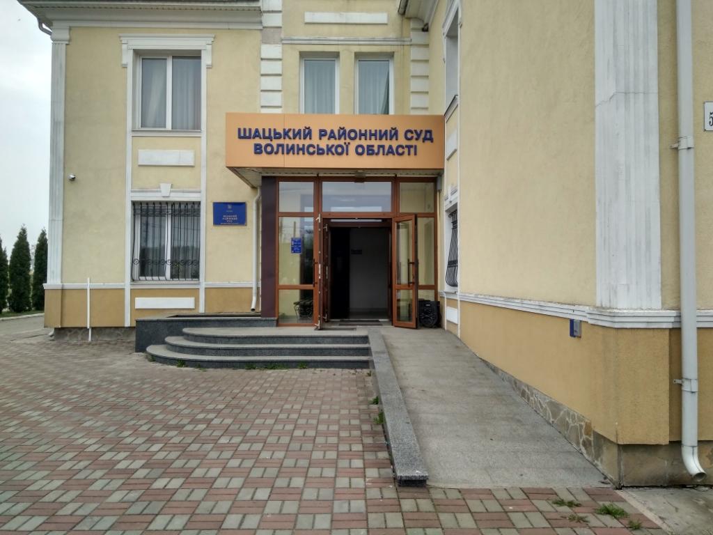 Головний вхід та пандус